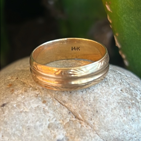 14 karat gold band - Picture 3 of 8